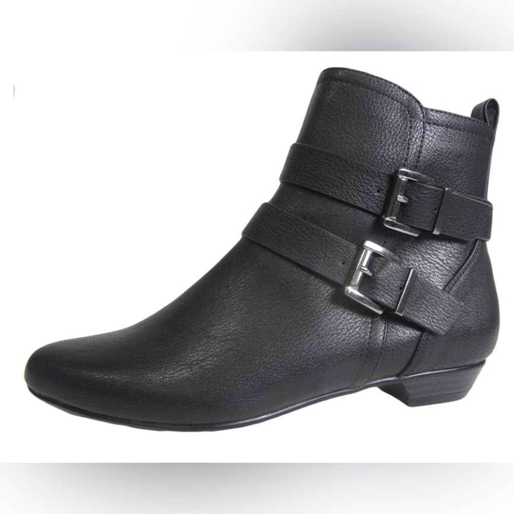 NEW! SODA Benson Low Heel Ankle Booties Flat Double
Buckle Boots (Black)